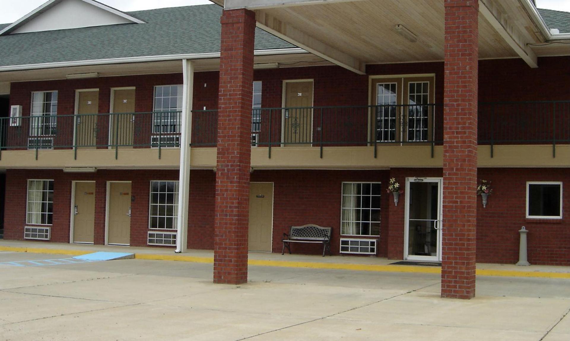 Homegate Inn Louisville Exterior photo
